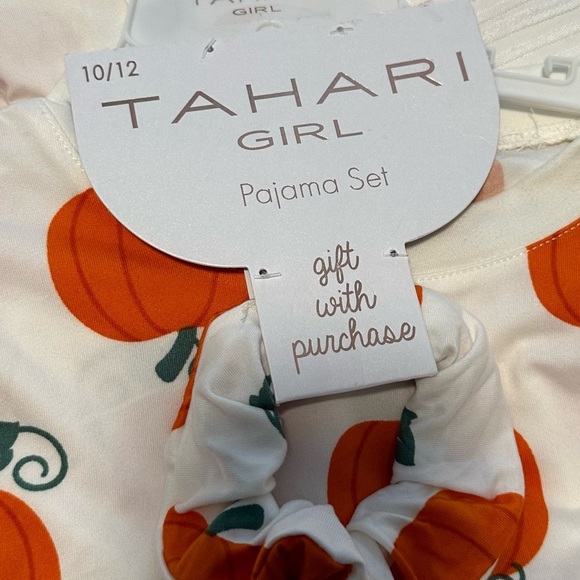 Tahari girl pumpkin pajamas​ - Picture 3 of 5